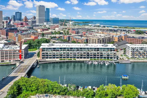 311 Erie #305, Milwaukee, WI 53202