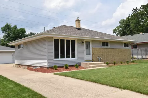 2867 S 99th, West Allis, WI 53227