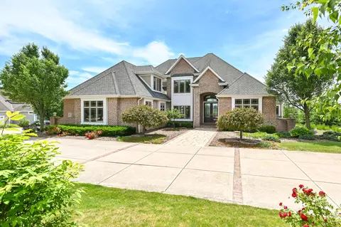 6925 W Oakview, Mequon, WI 53092