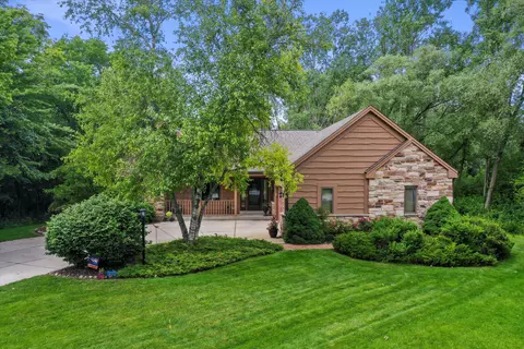 14593 W Fieldpointe, New Berlin, WI 53151