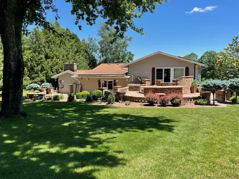 3773 Teri, Hartford, WI 53027