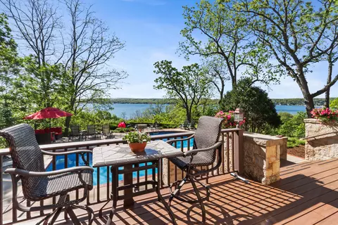 n2005 North Lakeshore Drive, Fontana, WI 53125