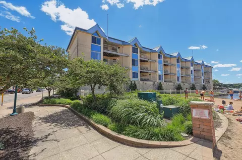 130 W Wisconsin #22, Pewaukee, WI 53072