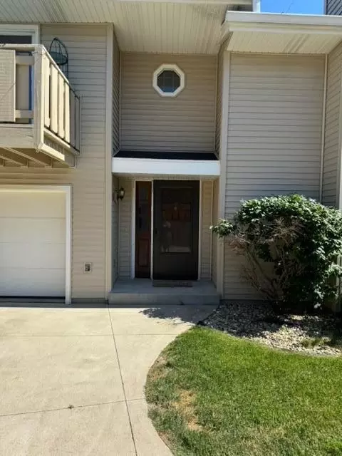 6441 S Crabapple #3, Oak Creek, WI 53154