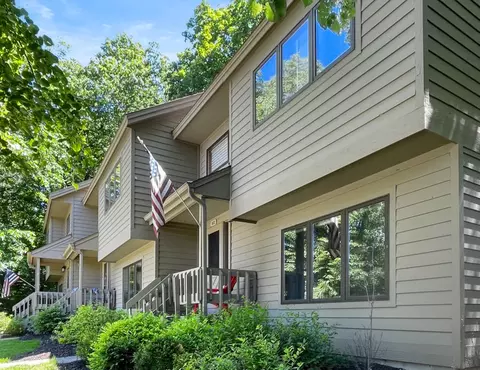 1033 Briarwood, Fontana, WI 53125