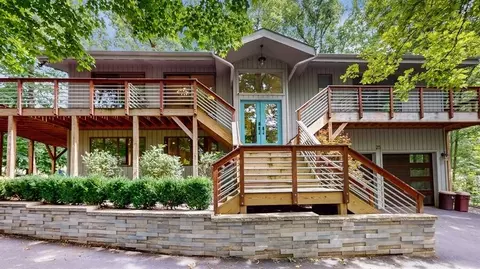 25 Abbey Spgs, Fontana, WI 53125
