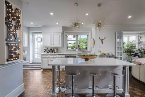 777 N Prospect #NP2, Milwaukee, WI 53202