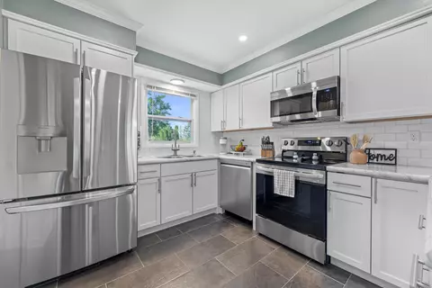 903 Meadow Vw, Mukwonago, WI 53149