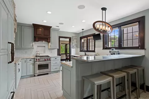 2913 N N Lk #2, Milwaukee, WI 53211