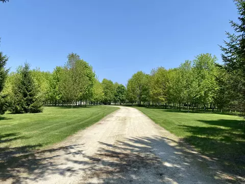 2468 Cedar Sauk, Saukville, WI 53080