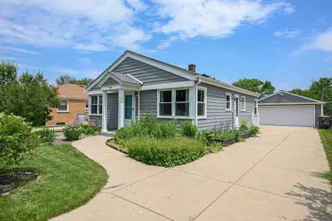 4646 N 101st, Wauwatosa, WI 53225