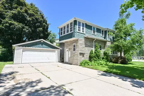 201 N Hawley #207, Milwaukee, WI 53213