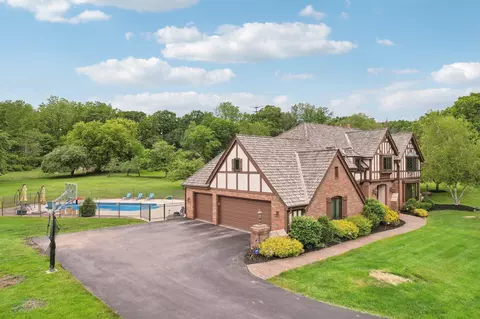 n8w29926 Woodcrest, Delafield, WI 53188
