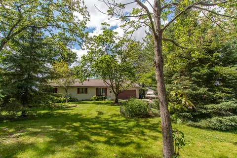 n5087 Arrowhead Trail, Hubbard, WI 53039