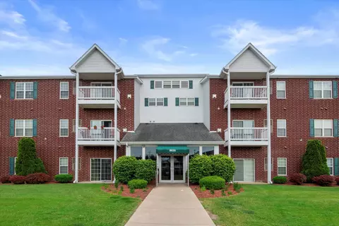 6020 S Buckhorn #302, Cudahy, WI 53110