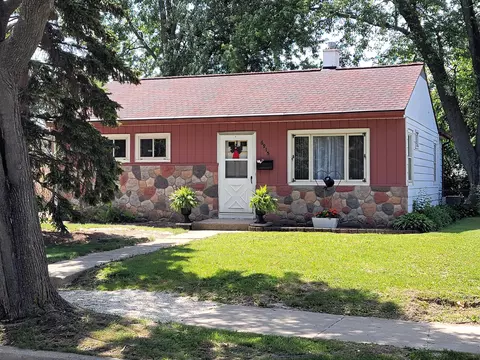 6915 W Kinnickinnic Riv, Milwaukee, WI 53219