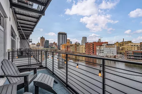 106 W Seeboth #512, Milwaukee, WI 53204