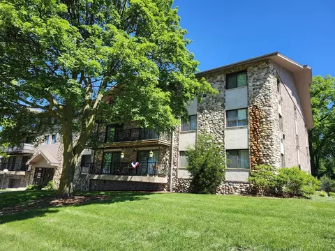 12000 W Bluemound #203, Wauwatosa, WI 53226