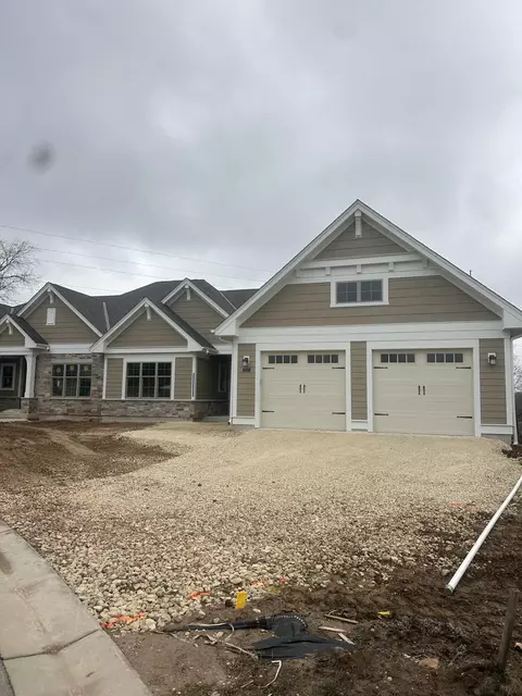 12452 N Woods #11A RIGHT, Mequon, WI 53092