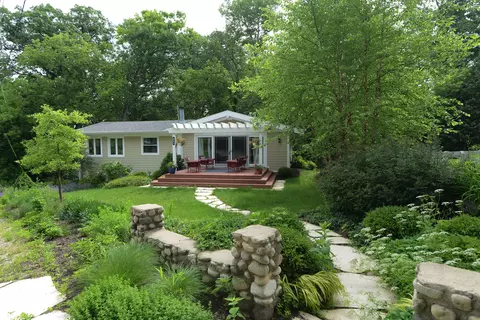 853 Brickley, Fontana, WI 53125