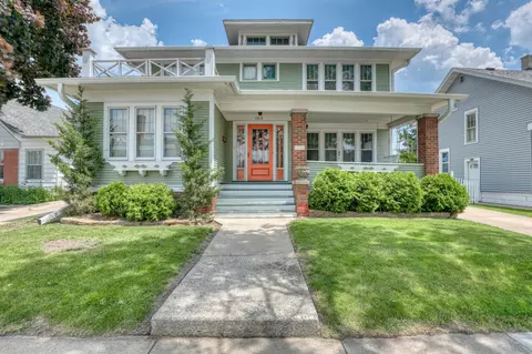 1913 Grange, Racine, WI 53403