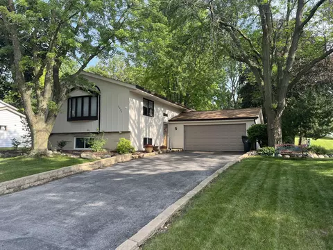 2001 Rambling Rose, Waukesha, WI 53186