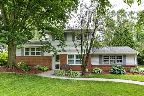 2429 W Green Tree, Glendale, WI 53209