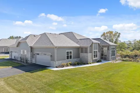326 Standing Stone #3-6, Waukesha, WI 53189