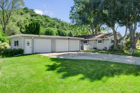 1390 Shorewood, La Crosse, WI 54601