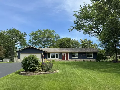 5760 S Lochleven, New Berlin, WI 53146