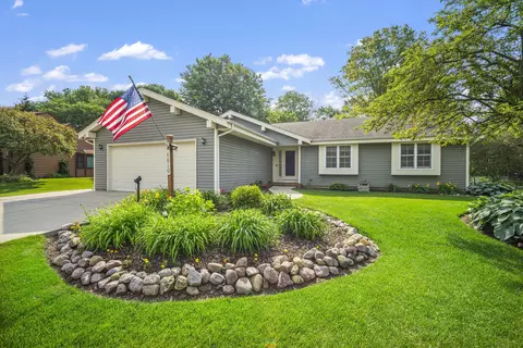 4610 S Hearth Rdg, New Berlin, WI 53151