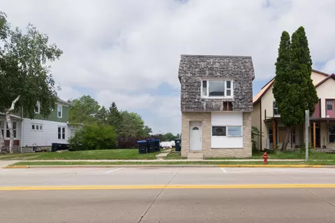 121 S Main, Juneau, WI 53039