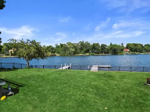 629 N N Lk, Oconomowoc, WI 53066