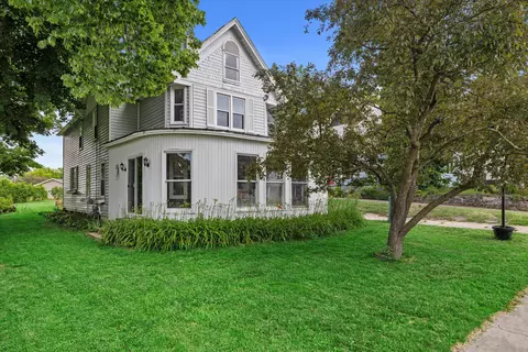 244 S John, Mayville, WI 53050