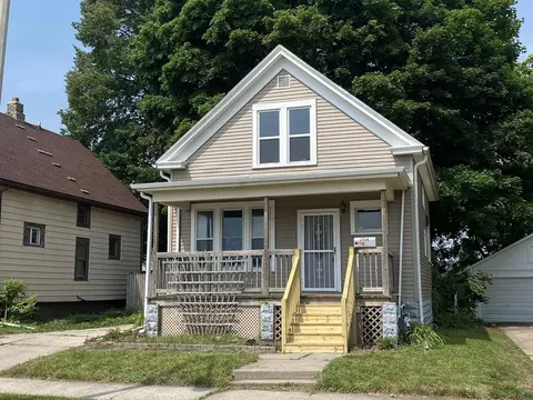 1716 Holmes, Racine, WI 53405