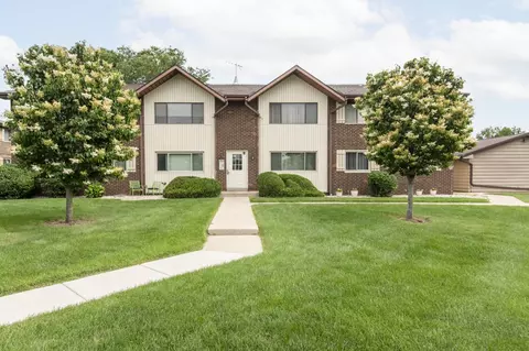10364 W Whitnall Edge #201, Franklin, WI 53132