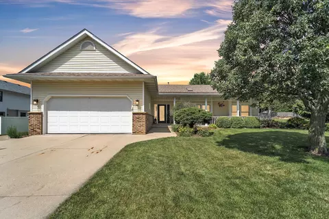 1076 Crabtree, Union Grove, WI 53182