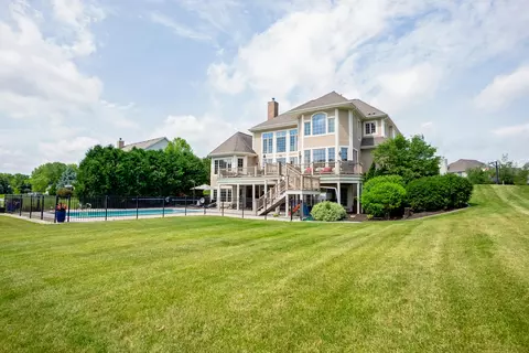 1162 Four Winds, Hartland, WI 53029