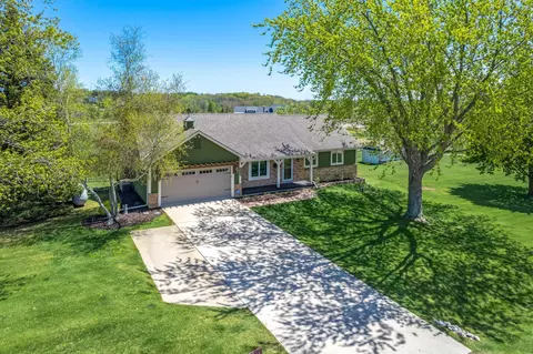 9488 Forest Vw, Farmington, WI 53040