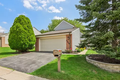 7324 S Delaine, Oak Creek, WI 53154