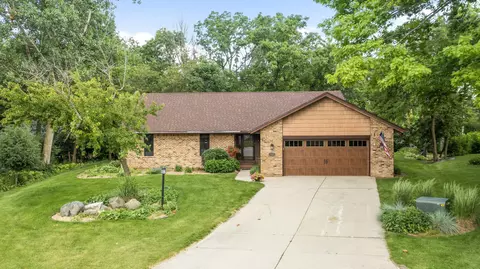 4233 S Coventry, New Berlin, WI 53151
