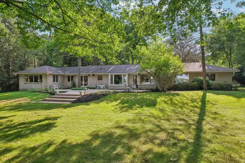 1330 N Dousman, Summit, WI 53066