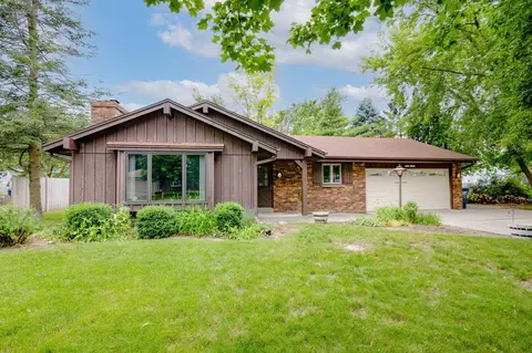 w245n6649 Grogan, Sussex, WI 53089