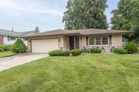1139 Millwood, Waukesha, WI 53188