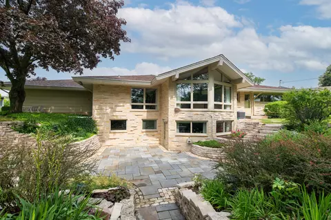 2543 W Hunt Clb, Glendale, WI 53209