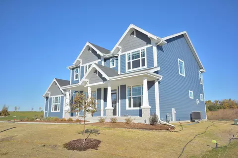 8040 W Preserve, Mequon, WI 53097