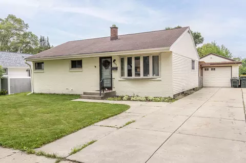 2875 S 96th, West Allis, WI 53227