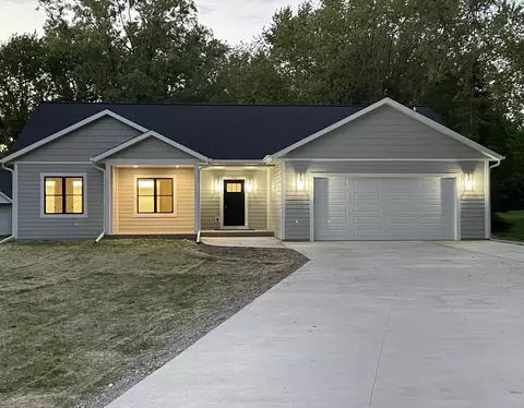 3268 E Ryan, Oak Creek, WI 53154