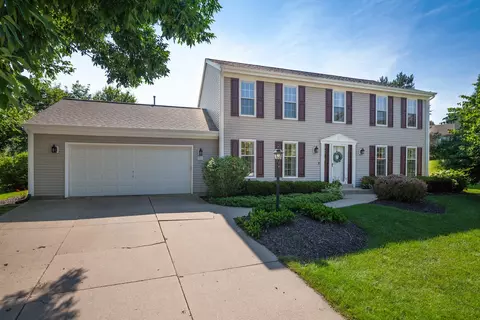 906 Cedarwood, Waukesha, WI 53188