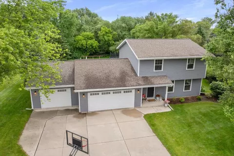 1213 Stonebridge, Howards Grove, WI 53083
